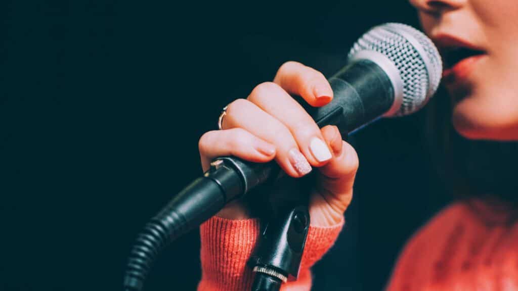 Cante karaokê no celular e surpreenda-se!