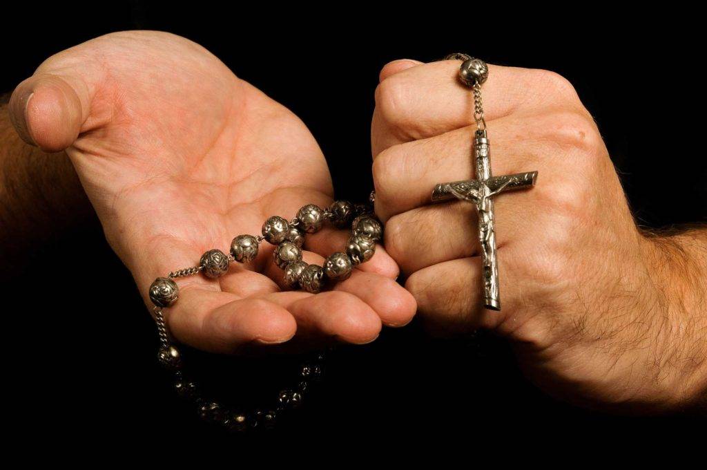 Ouça 10 músicas católicas emocionantes