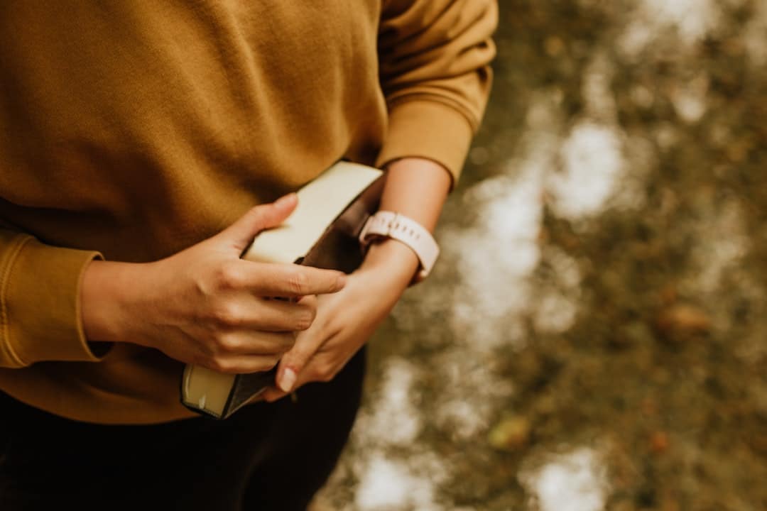 Bíblia grátis no app: ore a qualquer momento