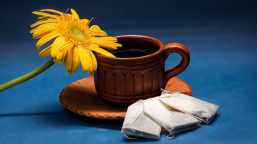 Chás tradicionais indicados para aliviar cólicas menstruais
